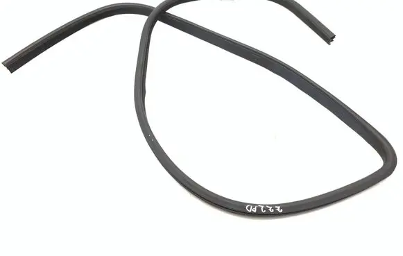 Maserati Quattroporte Front door rubber seal