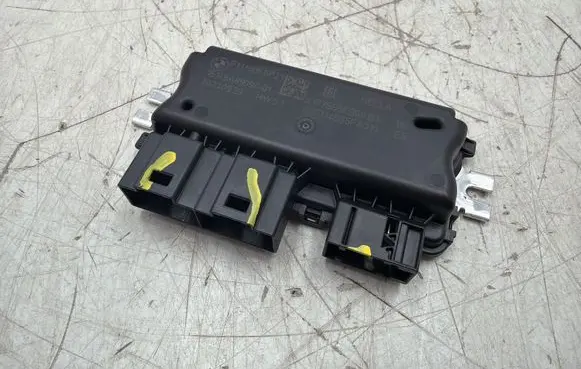 BMW XM Fuel pump relay 5A89094