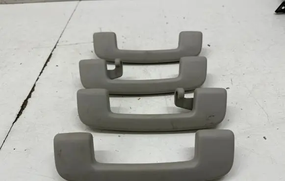 Nissan Qashqai J12 A set of handles for the ceiling 