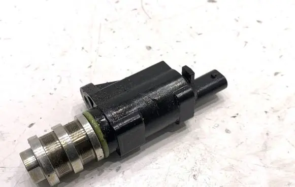 BMW 5 G30 G31 G38 Oil level sensor 7639993