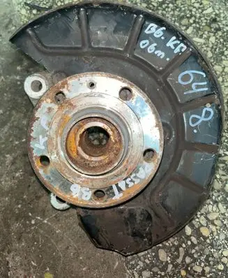 Volkswagen PASSAT B6 Front wheel hub