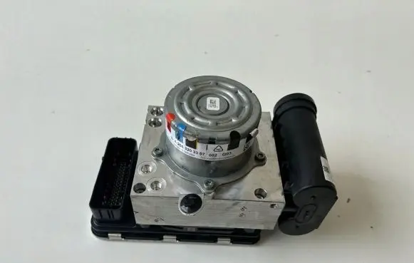 Mercedes-Benz C W206 ABS Pump 2063203307002