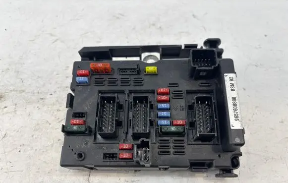 Volkswagen Tiguan Fuse module 9657608880 85984264
