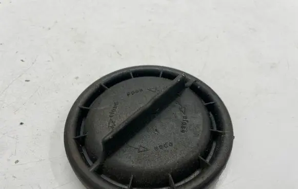 Mercedes-Benz E W211 Headlight/headlamp dust cover 14735400