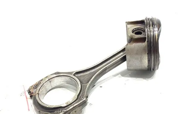 Audi R8 42 Piston with connecting rod R079C