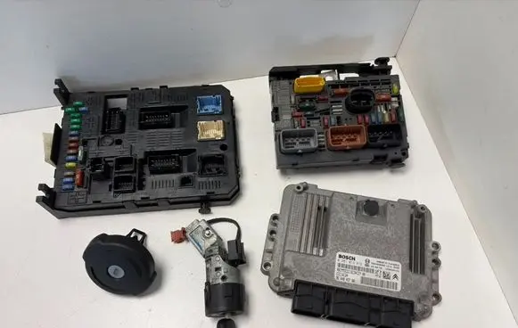 Citroen Berlingo Engine control unit/module 9653958980 0281013872