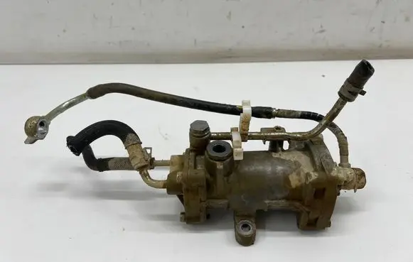 Toyota Hilux VIII Fuel distributor 