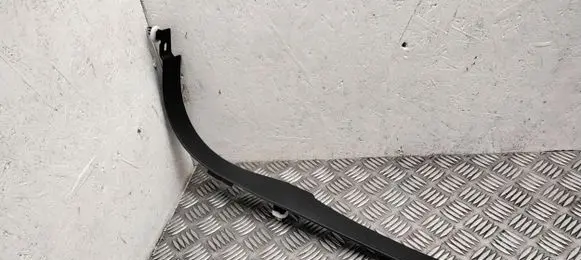 Volvo V70 Foot area side trim 