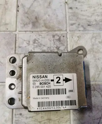 Nissan Primera Airbag control unit/module 98820AV200 0285001420