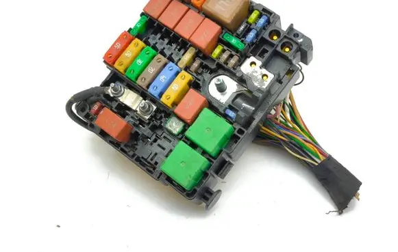 Peugeot 2008 II Fuse module 2010EC0Y01 A006C801 061020