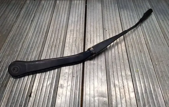BMW 3 E90 E91 Front wiper blade arm 7253386