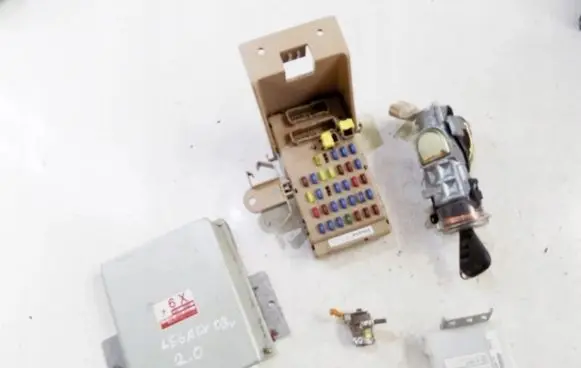 Subaru Legacy Engine ECU kit and lock set 