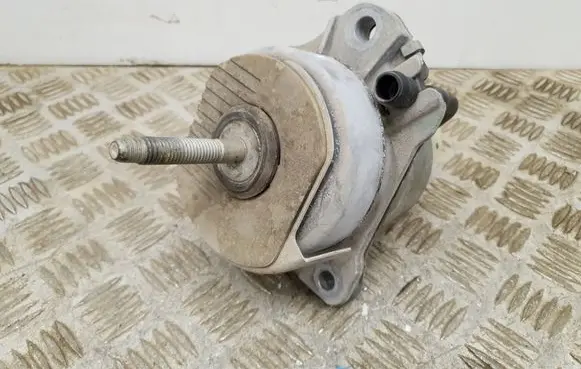 Engine mount bracket