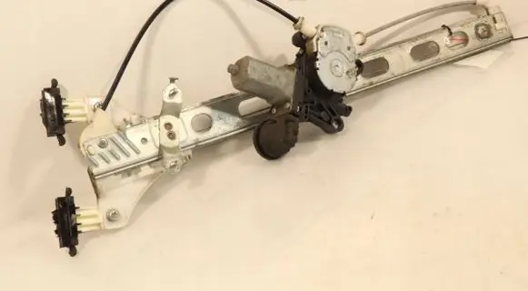 Suzuki Swift I Front window lifting mechanism without motor 8356058J00