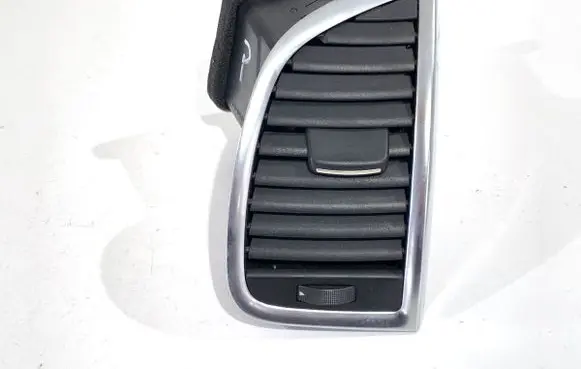 Audi Q7 4L Rear air vent grill 4L0820902
