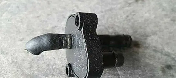 BMW 5 E39 Fuel return line/hose 2354117