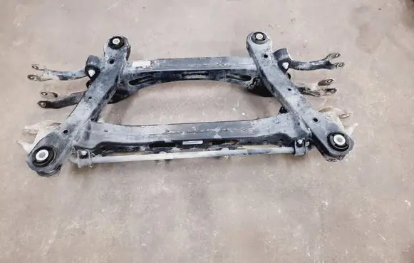 Chrysler 200 Rear beam 