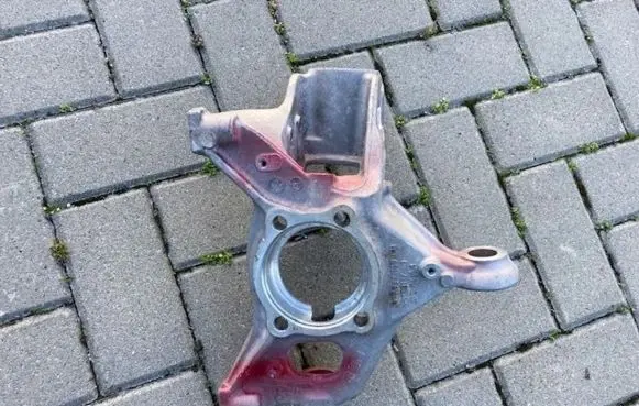 Rear wheel hub