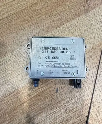 Mercedes-Benz GL X164 Aerial antenna amplifier 2118200885 09701212