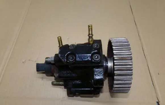 Renault Scenic I Fuel injection high pressure pump 0445010018