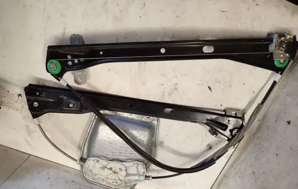 Volkswagen Golf V Rear door window regulator with motor 1K0959793J
