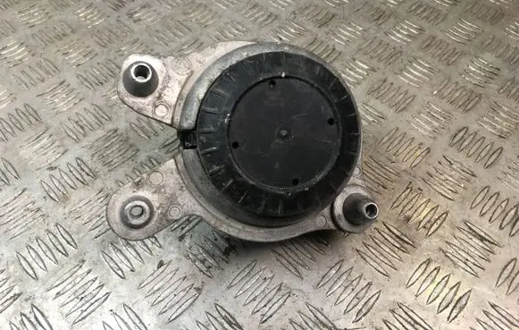 Mercedes-Benz C W205 Engine mount bracket A2052406717