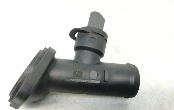 Volkswagen Touran I Engine coolant pipe/hose 03L121121A 03G121121D 06a919501a