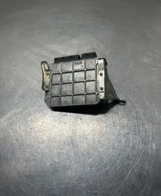 Toyota Avensis T270 Engine control unit/module 8966105C41