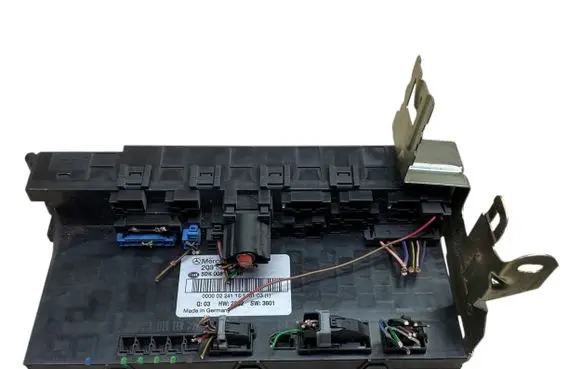 Mercedes-Benz C AMG W203 Fuse module 2035451801 5DK00848640