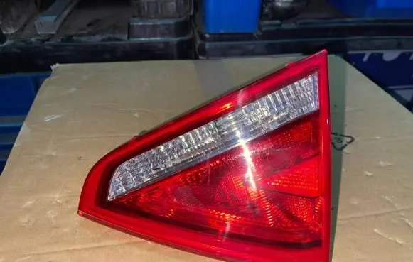 Audi A5 8T 8F Tailgate rear/tail lights 8T0945094