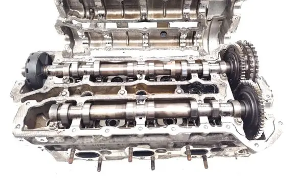 Mercedes-Benz CLS C219 Engine head R642016 A6420101630