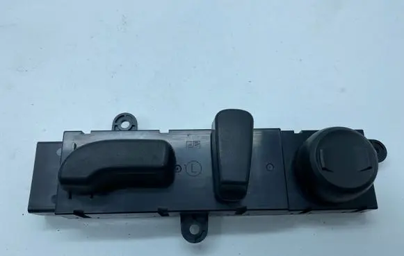Subaru Forester SK Seat control switch 64176SJ000 210219