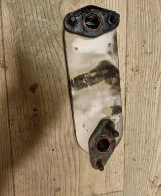 Nissan Navara D40 Oil filter mounting bracket