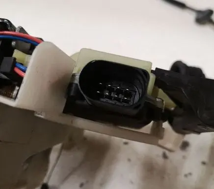 Skoda Superb B5 (3U) Front door lock 3B0837
