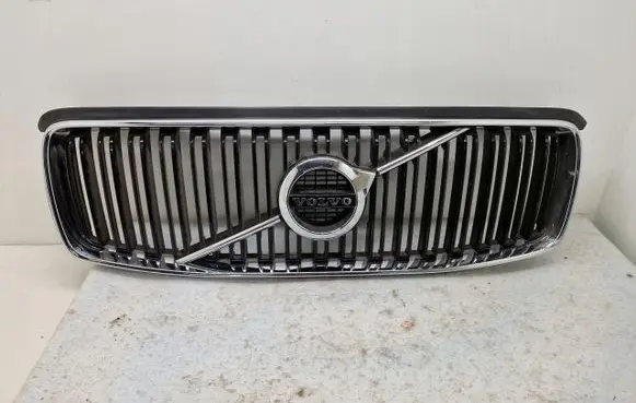 Volvo XC90 Front bumper upper radiator grill 31425020