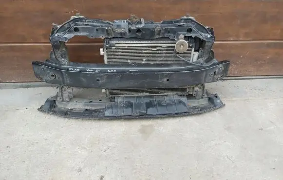 Toyota Yaris Front bodywork piece 