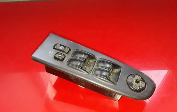 Hyundai Trajet Electric window control switch 621W02250