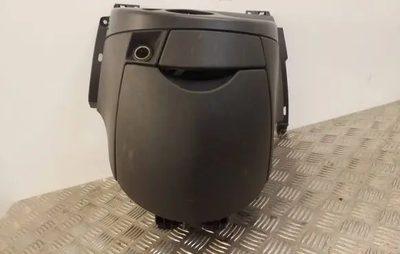 Cup holder front