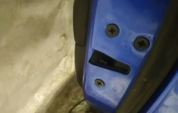 Mazda 3 I Front door lock