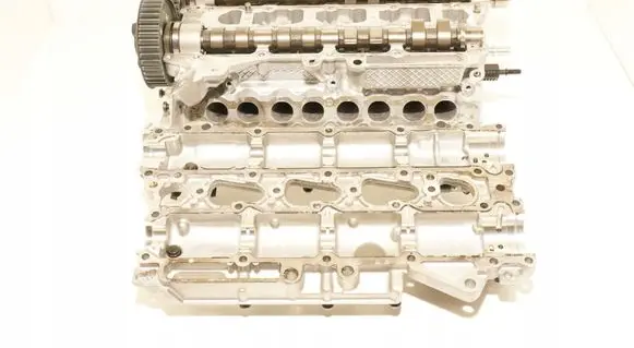 Volvo S60 Engine head P31375380 P31375378 B4204T38