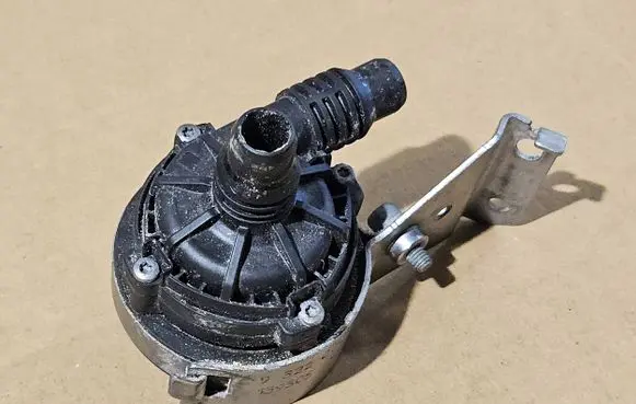 BMW M2 F87 Electric auxiliary coolant/water pump 6834917