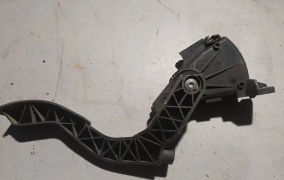 Volkswagen PASSAT B5.5 Accelerator throttle pedal 8D1721523F