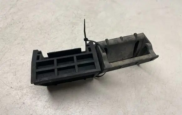 BMW X5 E70 Radiator mount bracket 7533537