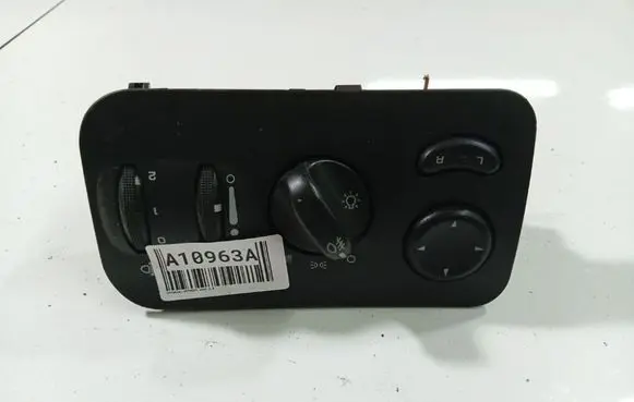 Chrysler Voyager Light switch 2108032