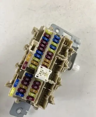 Nissan Qashqai Fuse module 4EB0A C1015 3K27