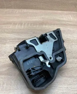 BMW 3 E90 E91 Rear door lock 7167069