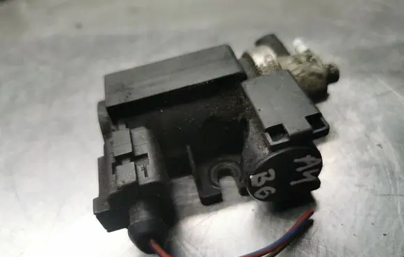 Audi A4 S4 B6 8E 8H Turbo solenoid valve