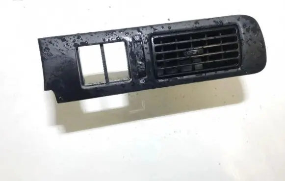 Chevrolet Tacuma Dash center air vent grill
