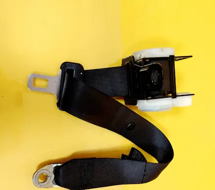 Toyota Corolla E120 E130 Rear seatbelt 040859