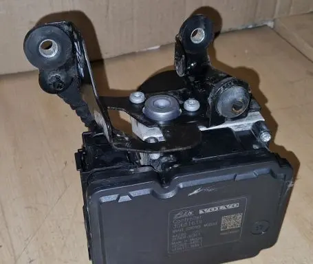 Volvo V70 ABS Pump 30681619